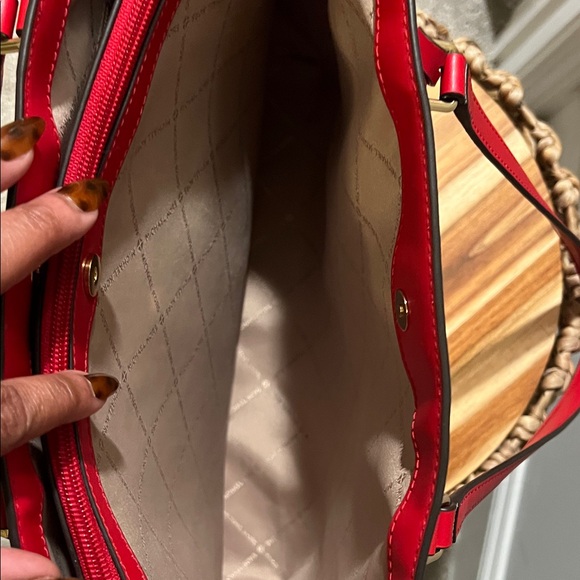 Michael Kors Jet Set Tote - Picture 5 of 10